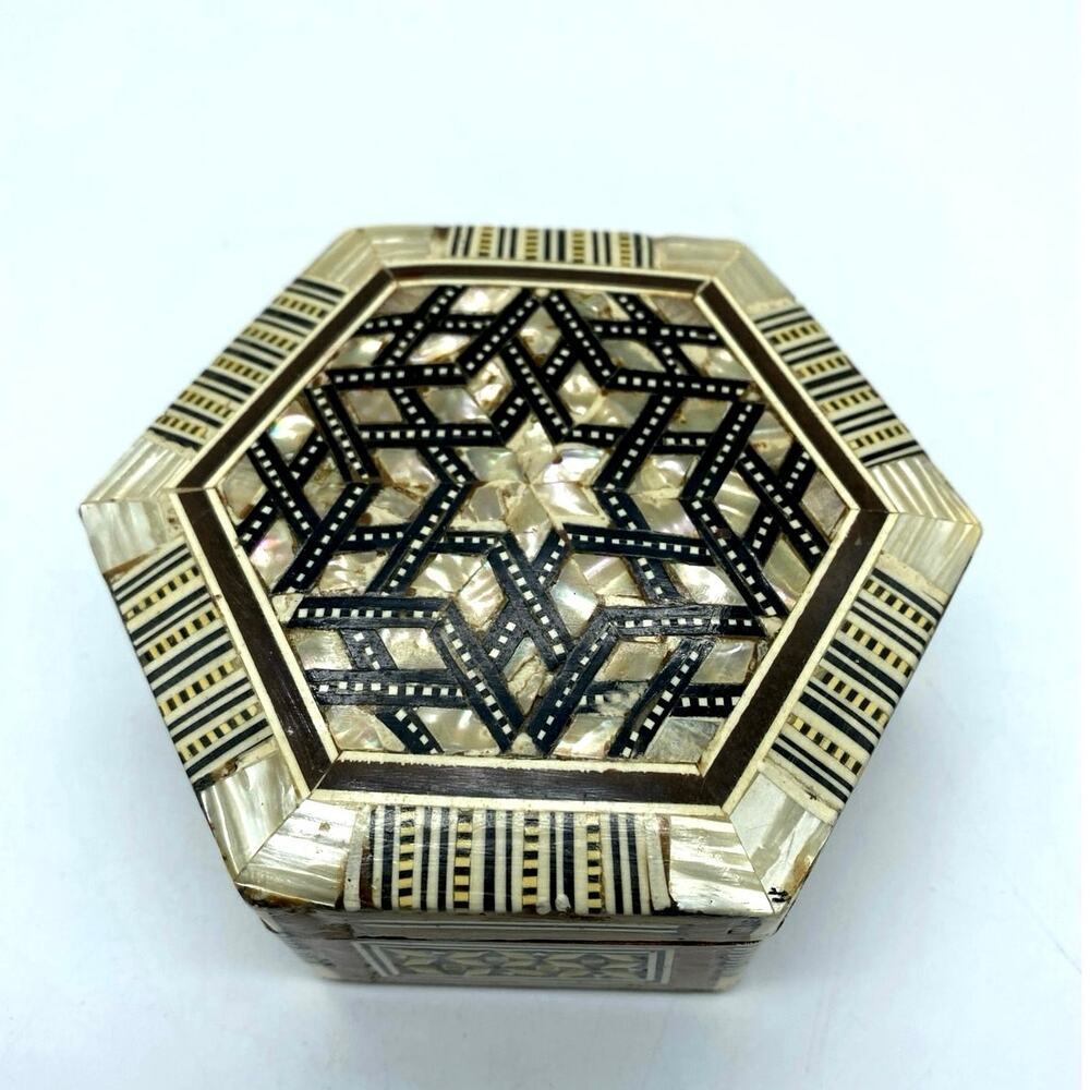Vintage Egyptian Mosaic Inlaid-Mother of Pearl Jewelry‎ Trinket Box